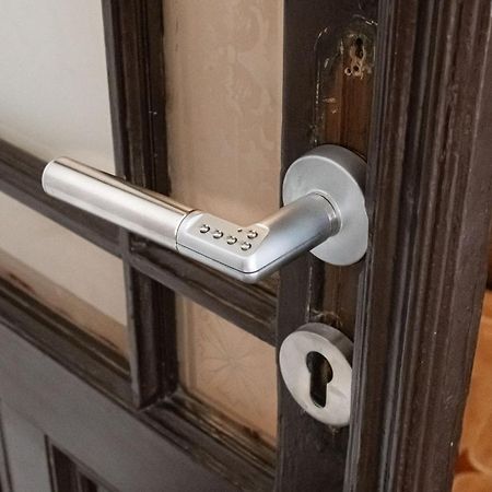 Apartments In Mala Strana - 10 Minutes From Charles Bridge Praga Exterior foto